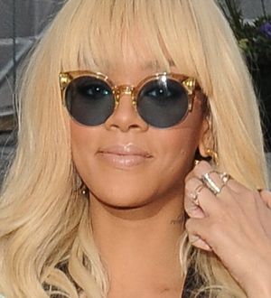 Rihanna flies fans to Barbados