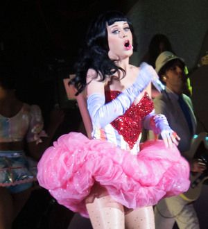 Katy Perry sells dress for charity