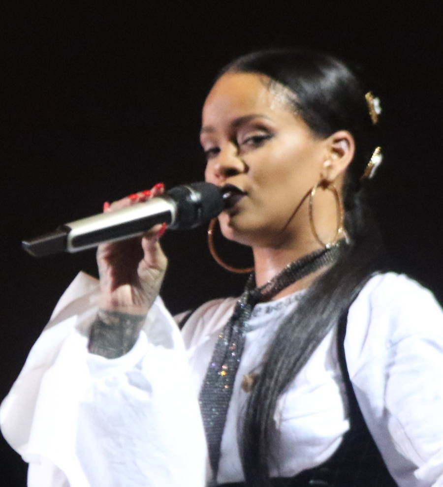 Rihanna prays for Haiti as Hurricane Matthew lashes the nation