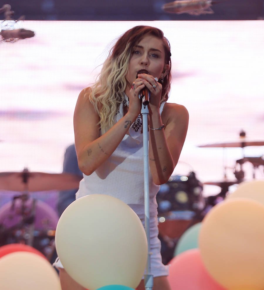 Miley Cyrus is a nervous wreck before live performances