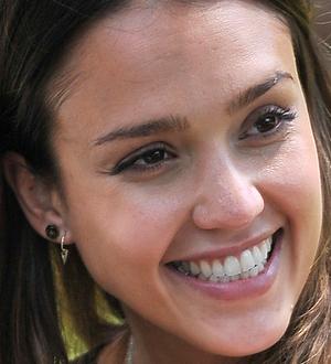 Jessica Alba takes shooting lessons