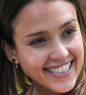 Jessica Alba takes shooting lessons