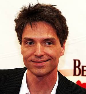 Richard Marx brings famous friends together for festive video