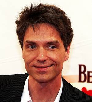 Richard Marx brings famous friends together for festive video