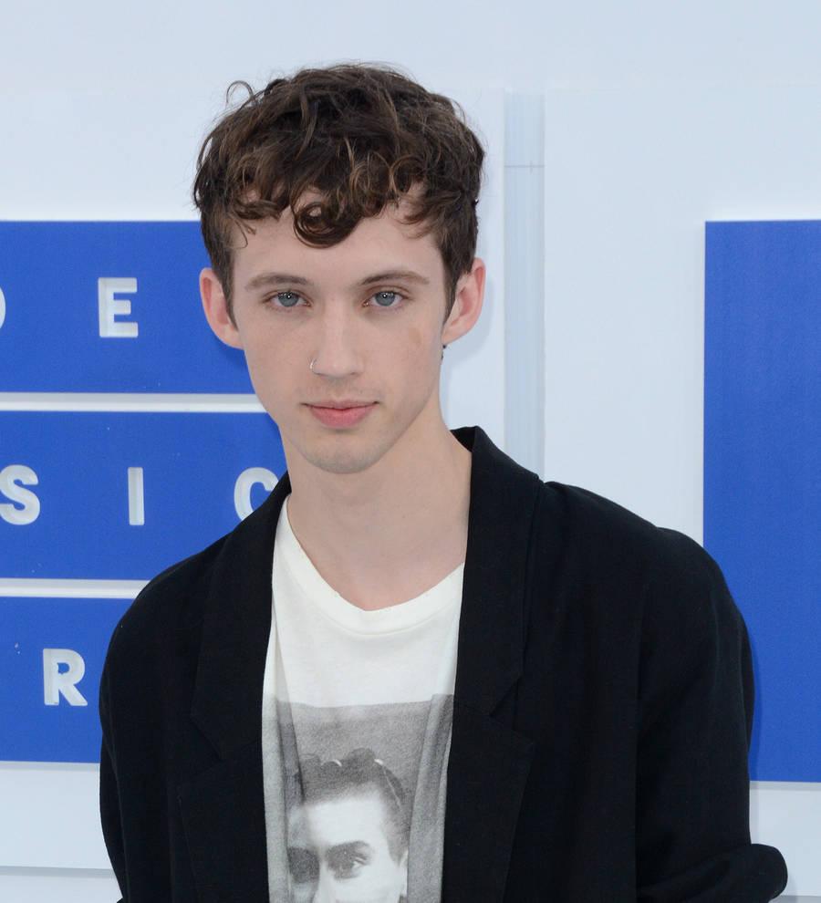 Troye Sivan To Make History At GLAAD Media Awards
