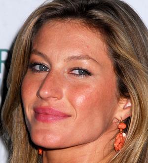 Gisele Bundchen Kept up Kung Fu and Yoga Through Pregnancy