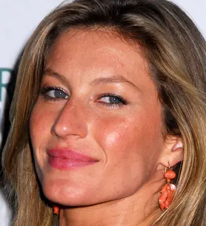 Gisele Bundchen Kept up Kung Fu and Yoga Through Pregnancy