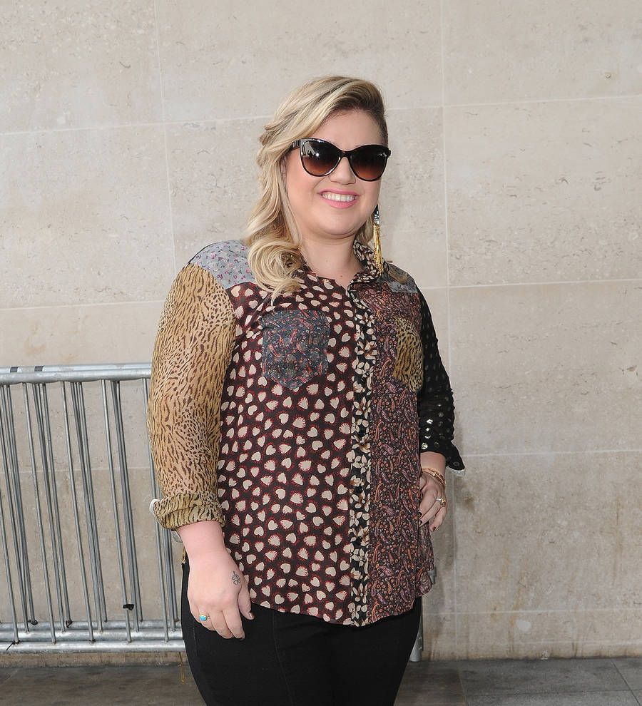 Kelly Clarkson sparks twins rumors