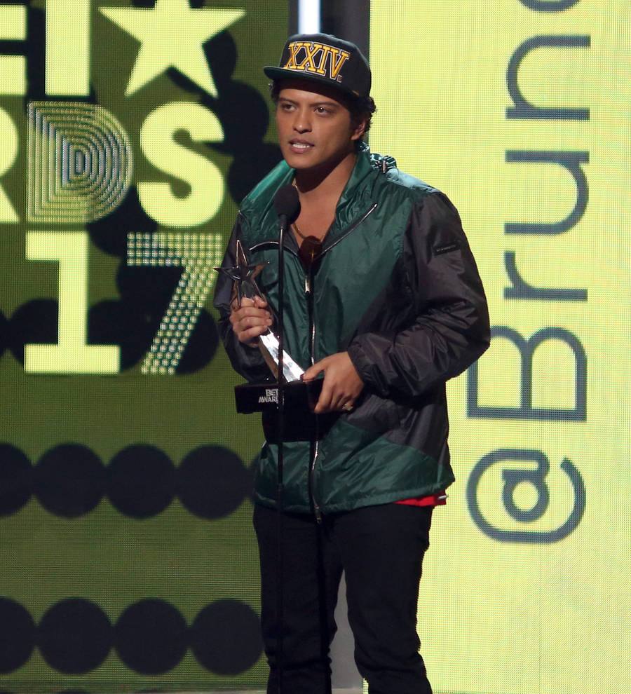 Bruno Mars leads American Music Awards nominees