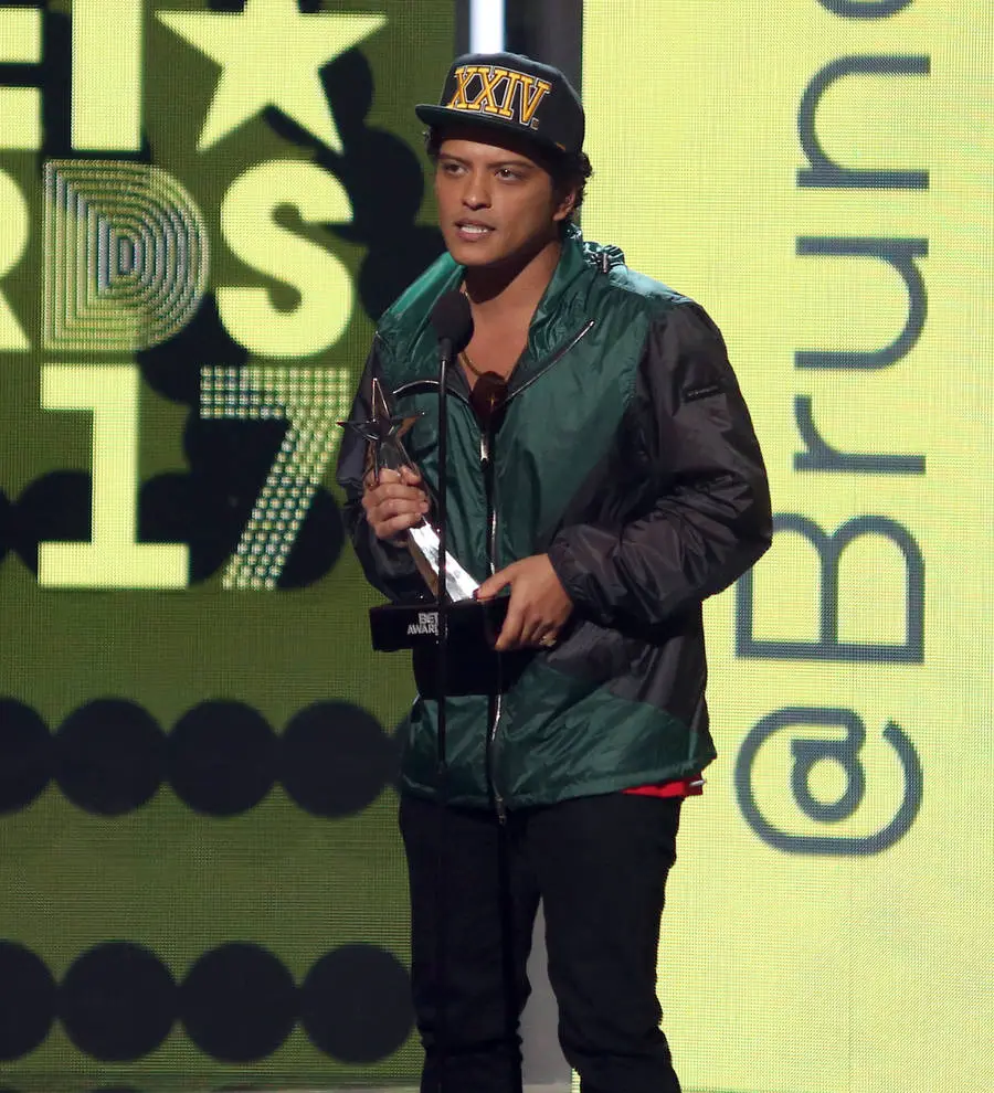 Bruno Mars leads American Music Awards nominees
