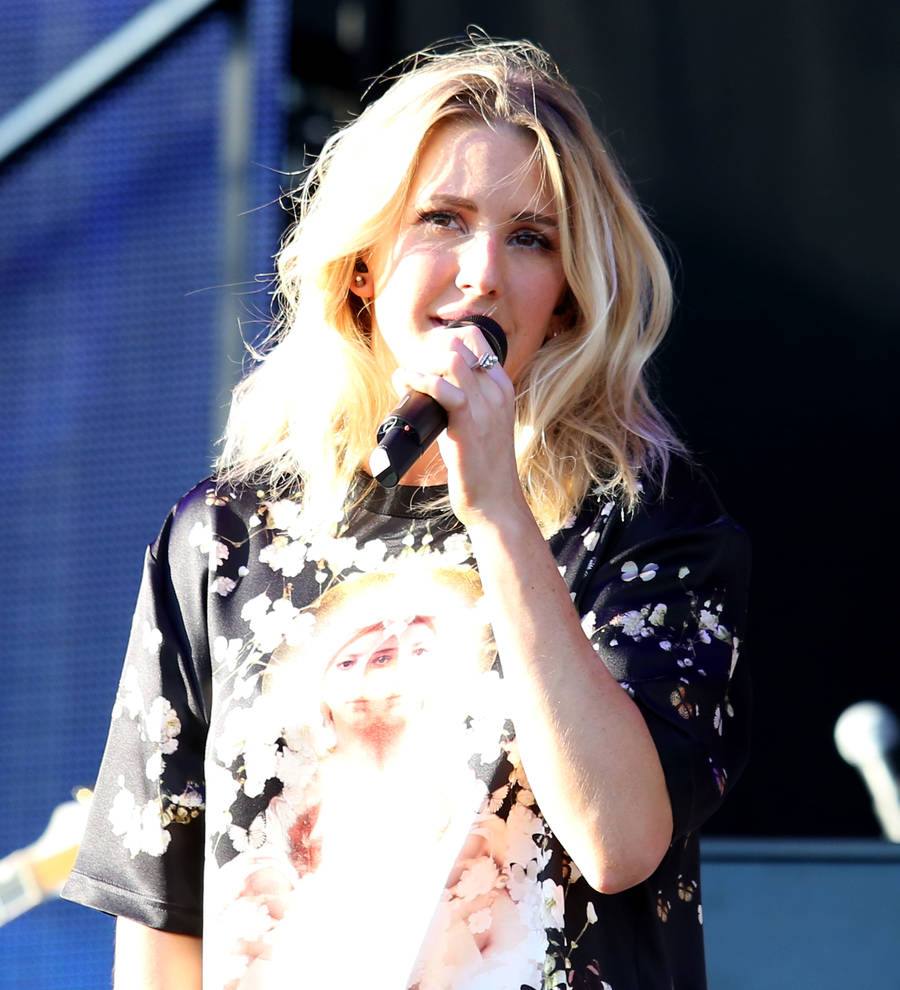 Ellie Goulding breaks up fight at gig