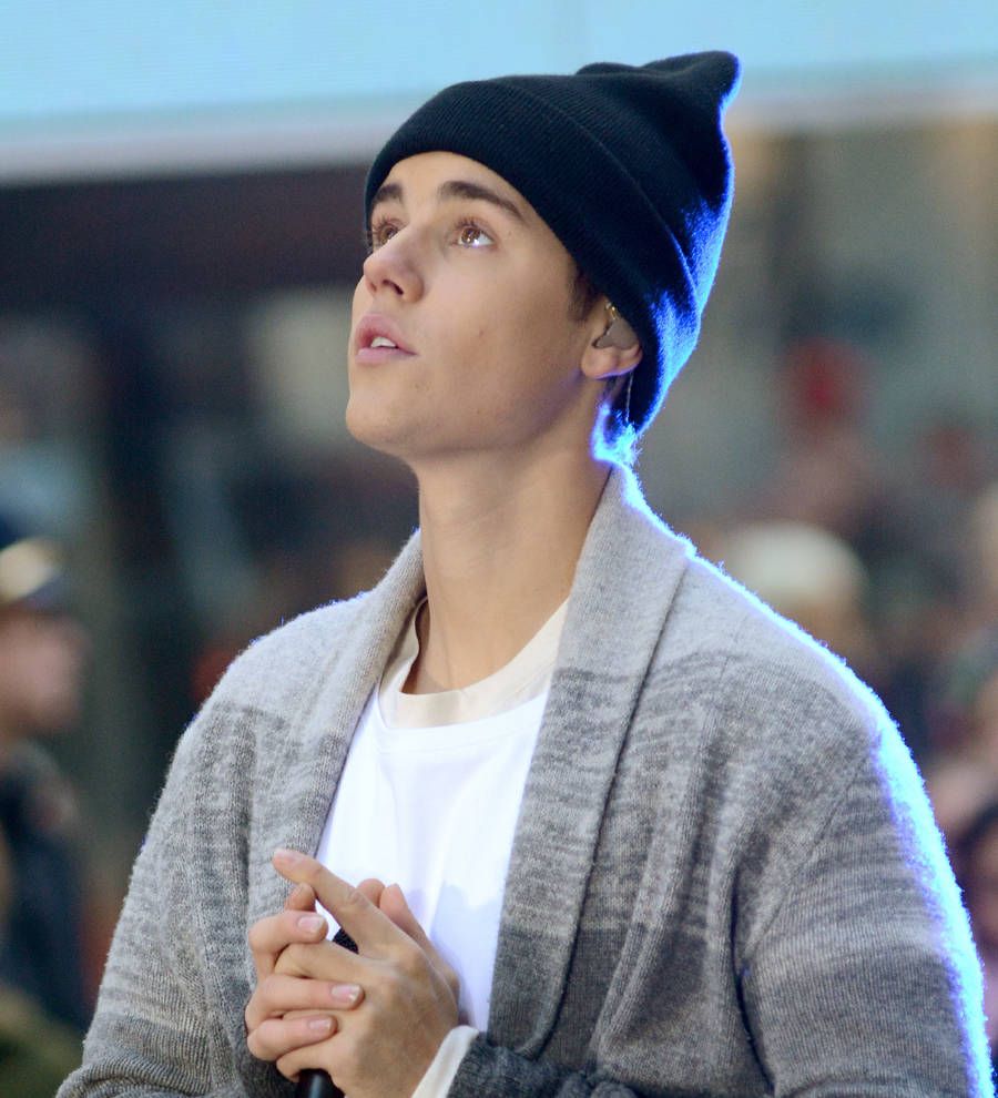 Justin Bieber topples himself on U.S. chart