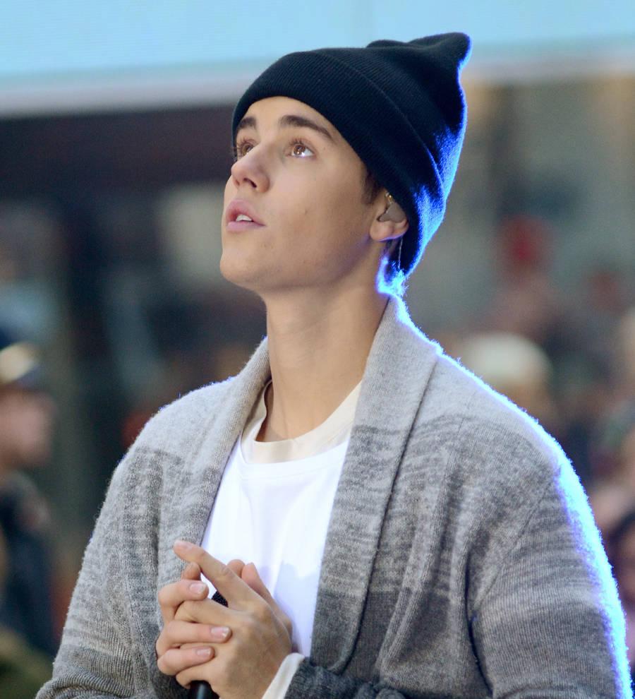 Justin Bieber topples himself on U.S. chart