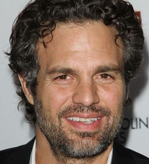 Mark Ruffalo delivers water to stricken Pennsylvania township