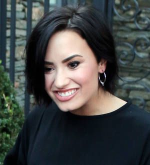 Demi Lovato adopts tricks to stop self-harming