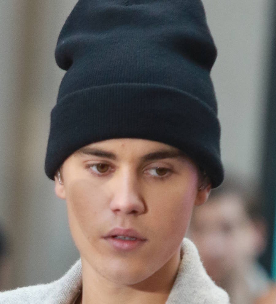 Justin Bieber fuels Hailey Baldwin romance rumors with new photo