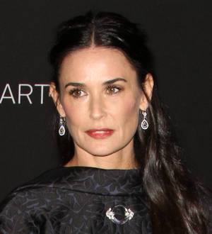 Stars urge public to donate to Nepal earthquake relief fund