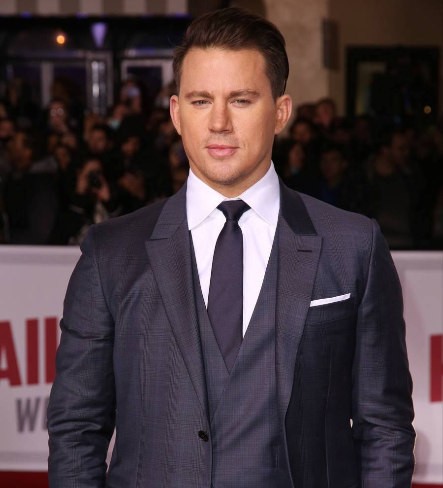 Channing Tatum pranks office workers with Elvis impersonation