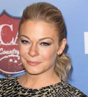 Leann Rimes witnesses plane crash in Colorado