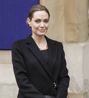 Angelina Jolie 'to portray late mom in biopic'