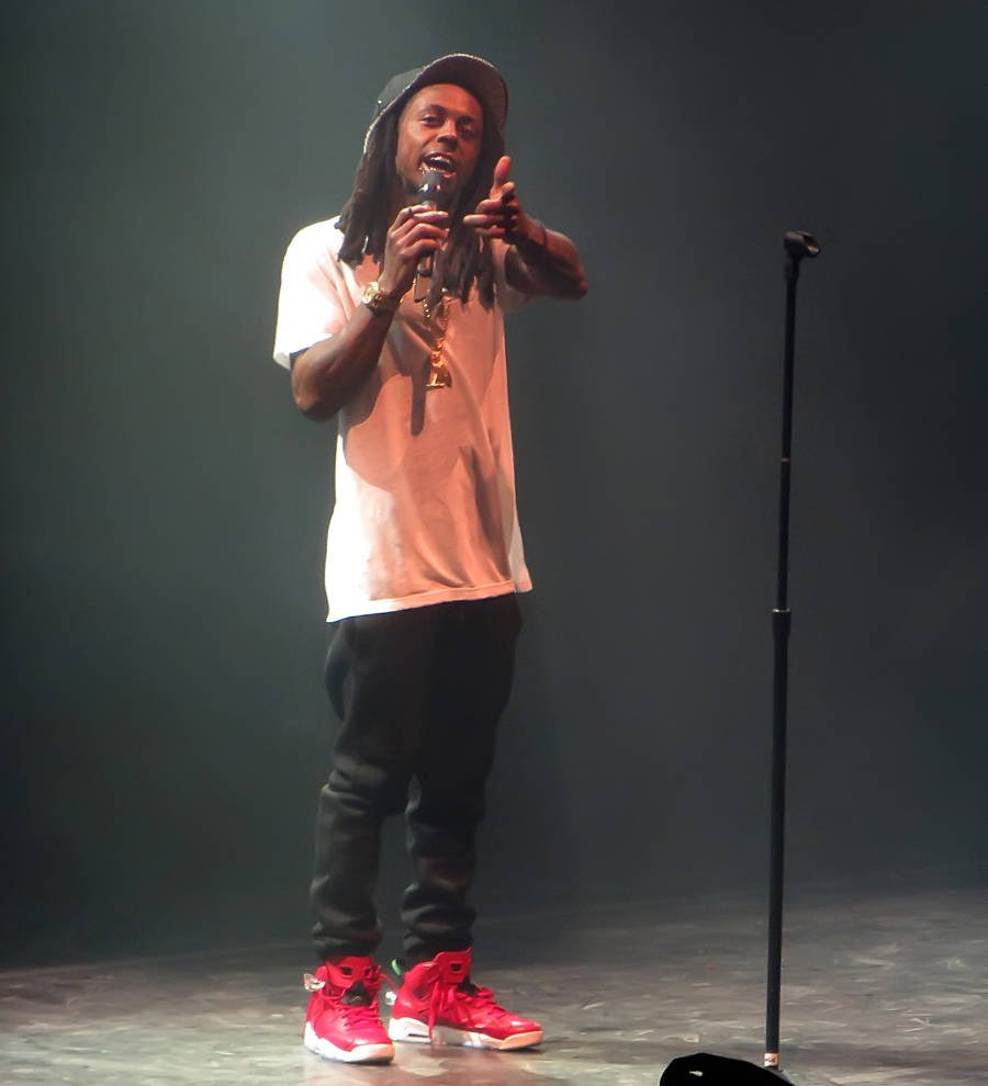 Lil Wayne recovering from elbow surgery