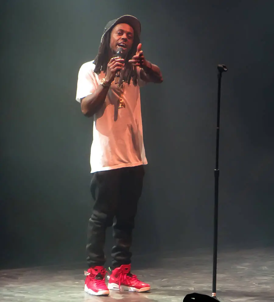Lil Wayne recovering from elbow surgery