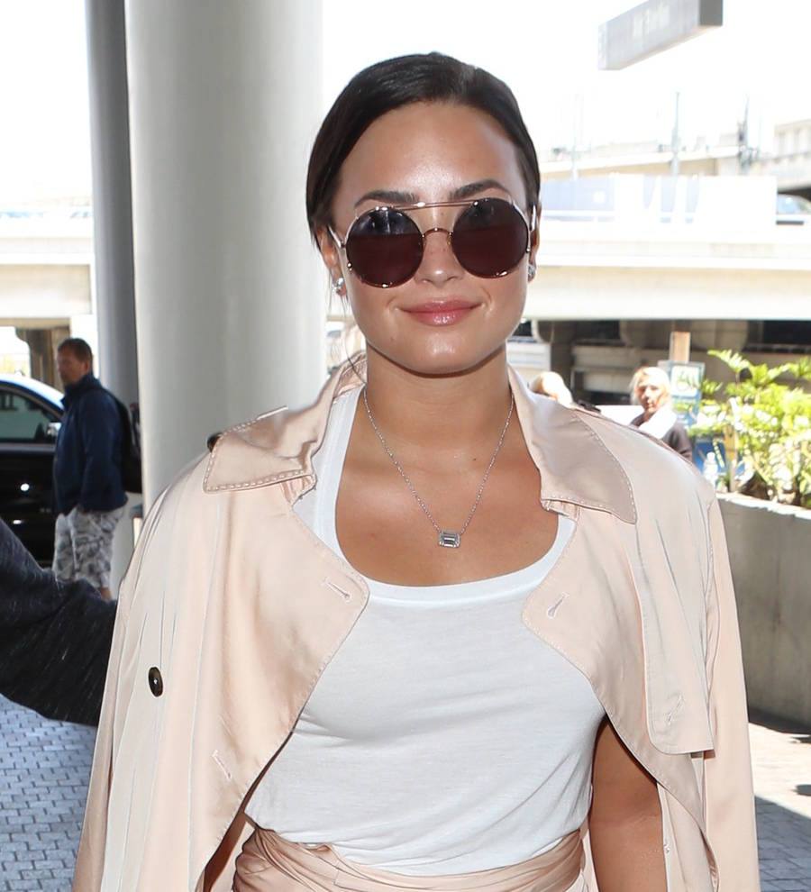 Demi Lovato urges critics to 'relax' over video hairstyle