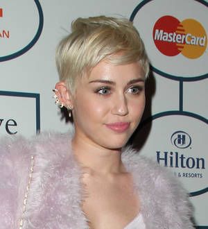 Sad Miley Cyrus trying to find the love for new pet