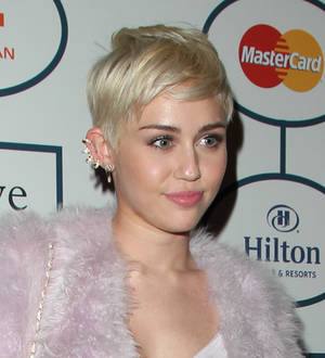 Sad Miley Cyrus trying to find the love for new pet