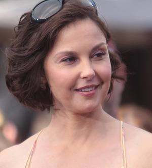 Ashley Judd to talk about sex abuse for mother's radio show