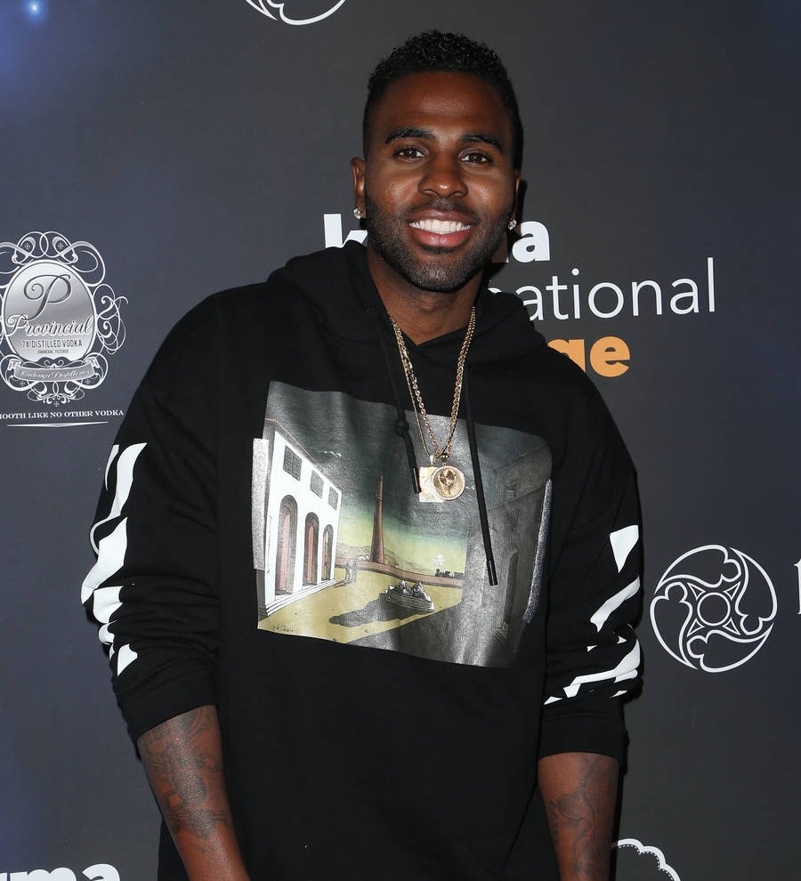 Jason Derulo makes surprise food donation to shelter on Thanksgiving