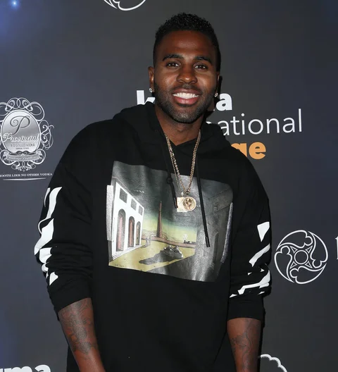 Jason Derulo makes surprise food donation to shelter on Thanksgiving