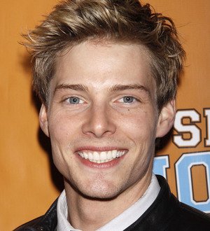 Hunter Parrish to release pop album