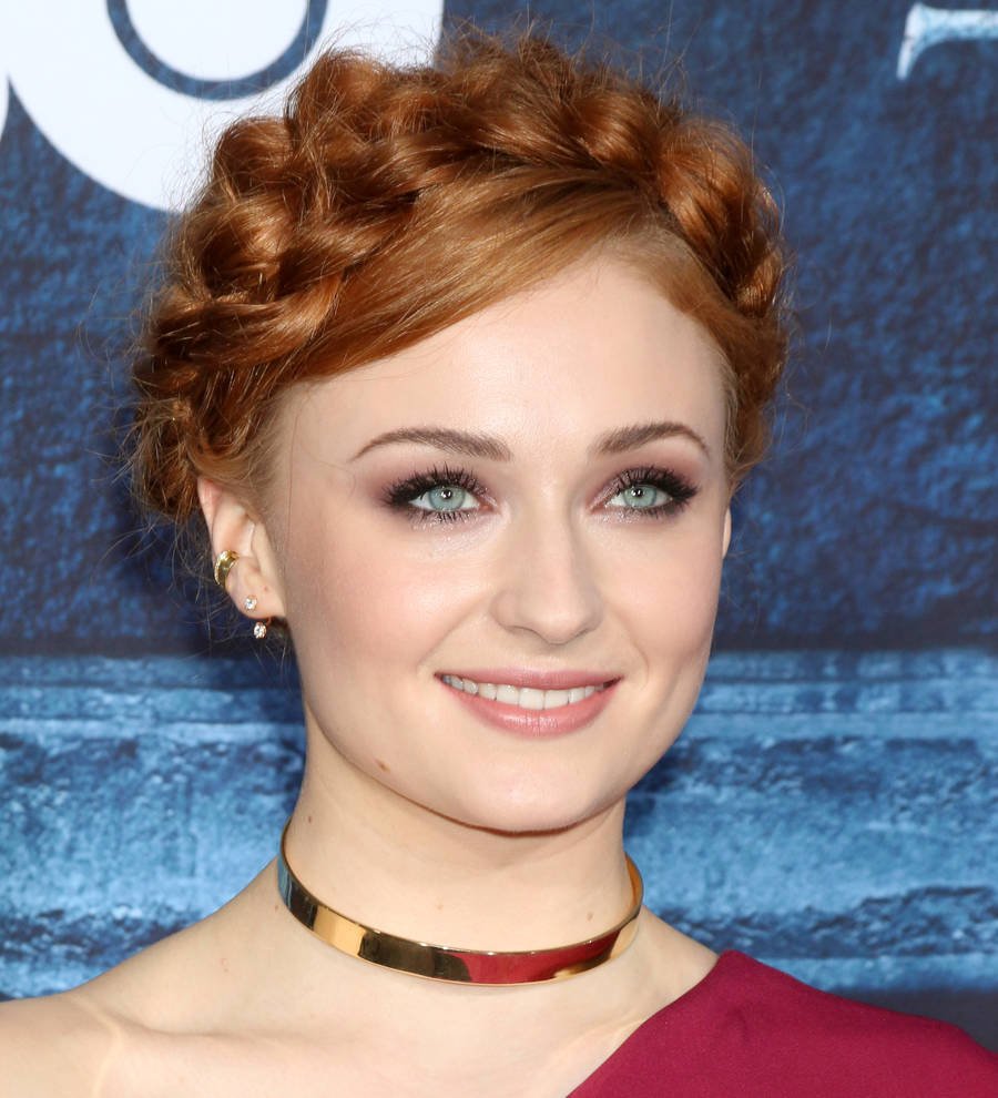 Sophie Turner tackles Adele's Hello as Jon Snow in hilarious new video