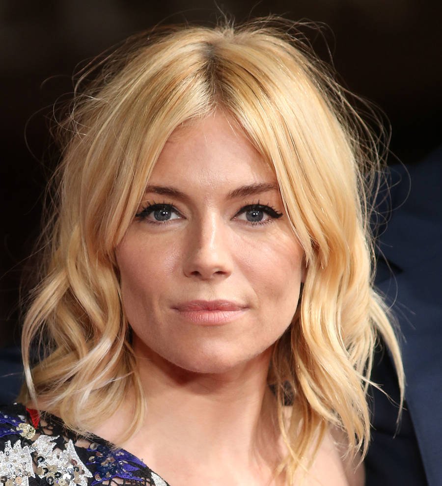 Sienna Miller criticized over missing poppy