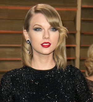 Taylor Swift visits sick children at New York hospital