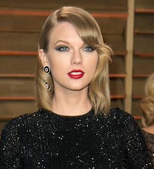 Taylor Swift visits sick children at New York hospital