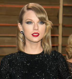 Taylor Swift visits sick children at New York hospital