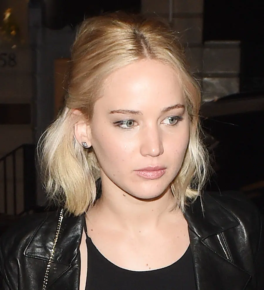 Bradley Cooper taught Jennifer Lawrence to mop for Joy