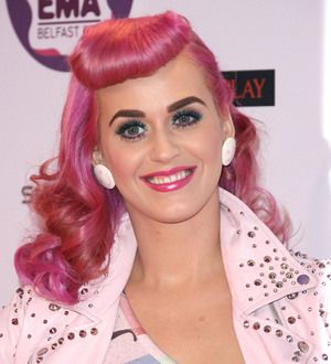 Perry holding free concert for fans
