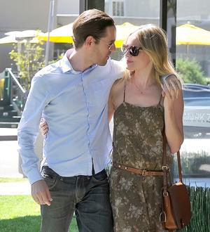 Kate Bosworth shows off engagement ring on Twitter