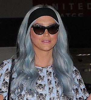 Kesha offers up special meet-and-greet and makeover package for charity