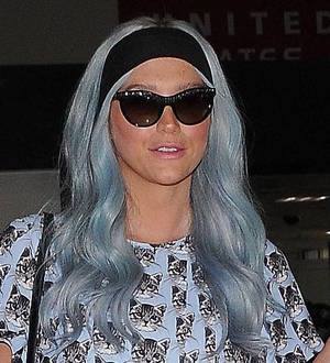 Kesha offers up special meet-and-greet and makeover package for charity