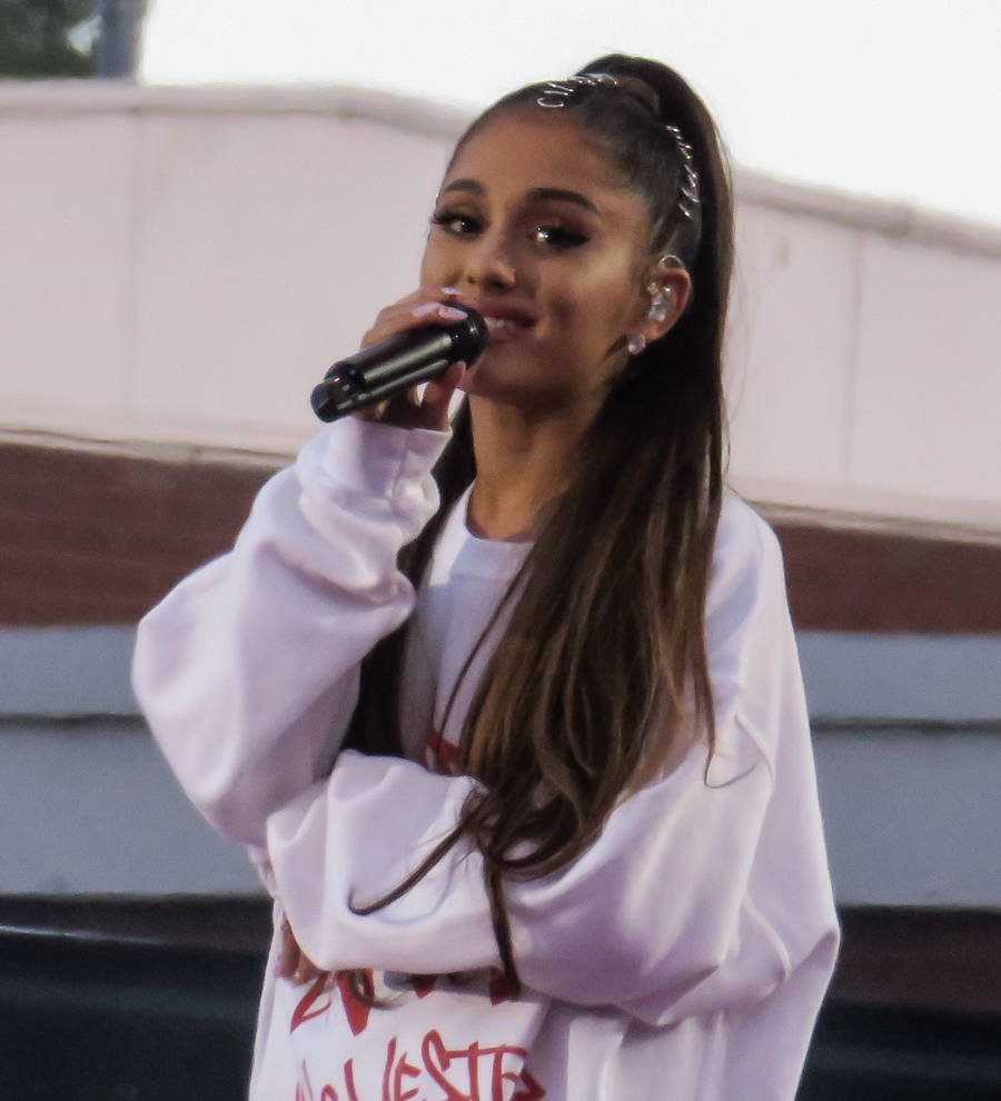 Ariana Grande paid tribute to late grandfather with Manchester closing number