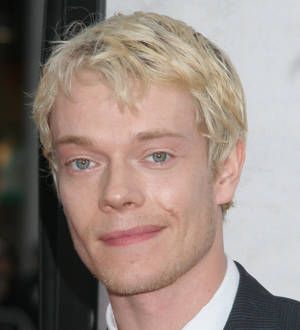 Alfie Allen ordered to cover up on Game of Thrones set