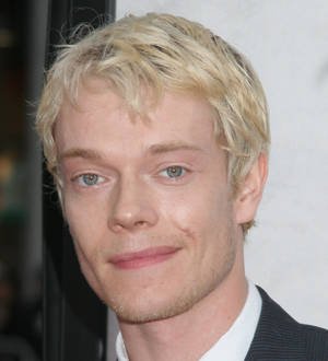 Alfie Allen ordered to cover up on Game of Thrones set