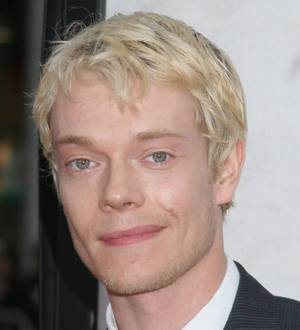Alfie Allen ordered to cover up on Game of Thrones set