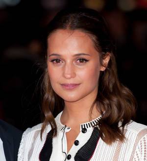 Emma Watson tapped to replace Alicia Vikander in The Circle