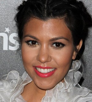Pregnant Kourtney Kardashian defends hair dye makeover