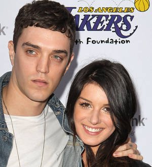 Shenae Grimes details rock 'n' roll wedding in new blog
